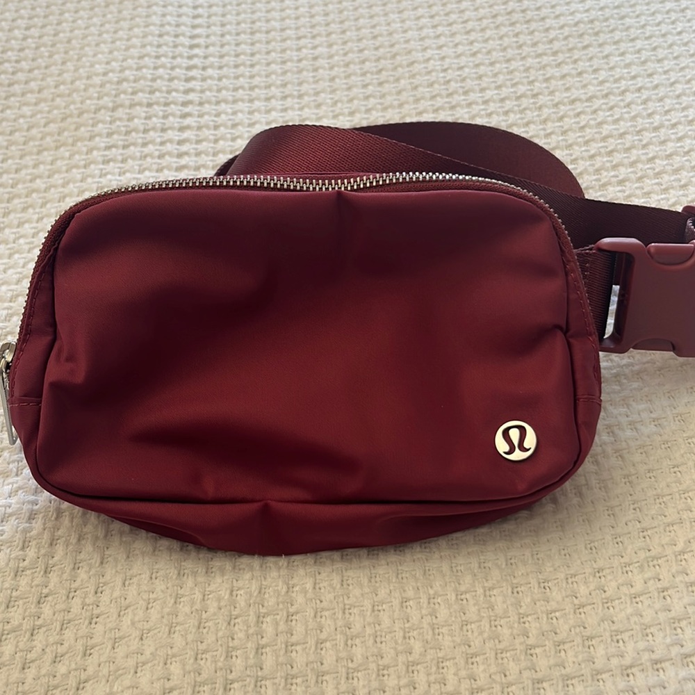 Lululemon Everywhere Belt Bag